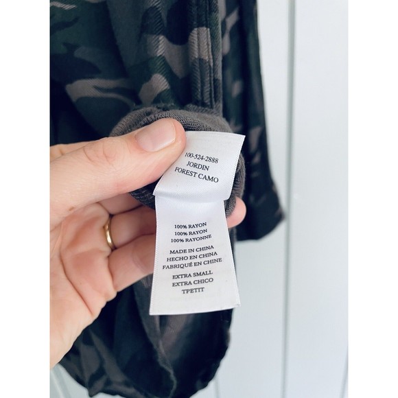 Rails Jordin Camo Button Up Shirt XS Collar Long Sleeves Green Rayon - Picture 4 of 6